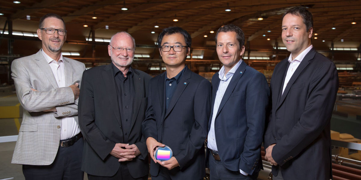 Enlarged view: The GratXray team: Urs Suter, Martin Jermann, Zhentian Wang, Martin Stauber and Marco Stampanoni (left to right). (Image: GratXray)
