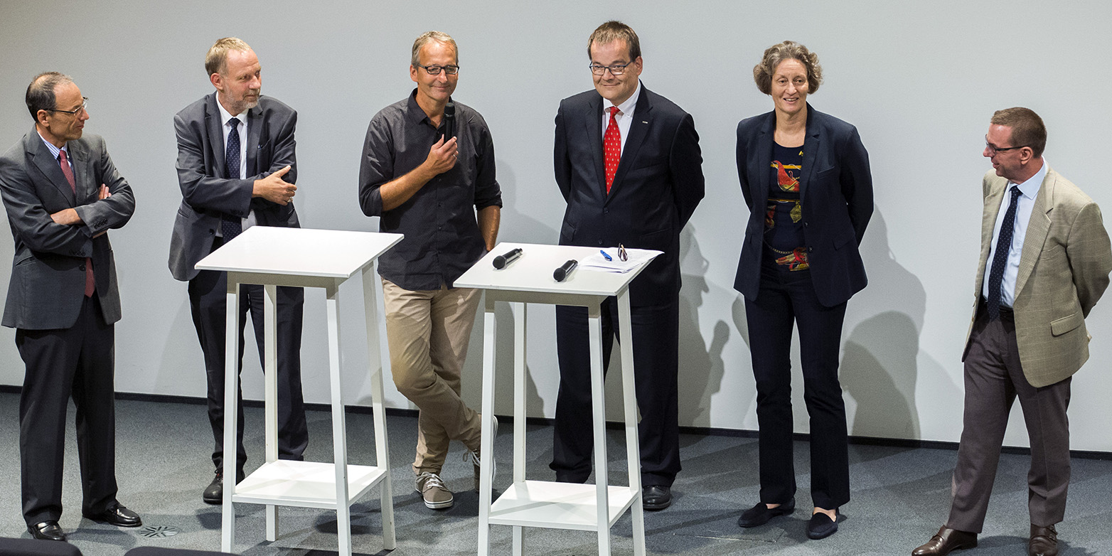 The Executive Board of ETH Zurich and Uwe Sauer, President of the Research Commission (3rd from left), answer questions on the ETH+ process. (Photograph: ETH Zurich / Nicola Pitaro)