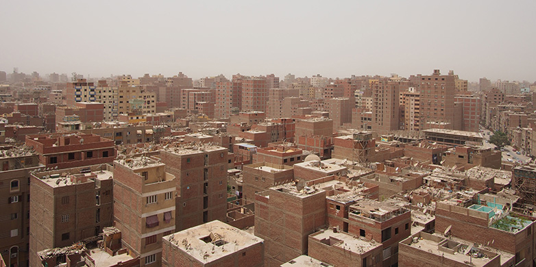 Vergrösserte Ansicht: View over Ard-El-Lewa, an informal area of Cairo. 