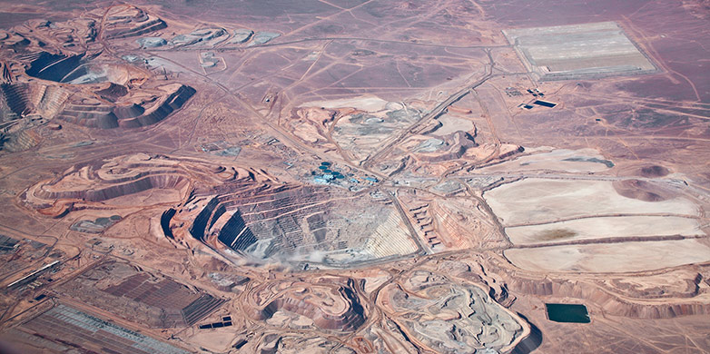 Vergrösserte Ansicht: Tagebau-Kupfermine in der Atacama Wüste, Chile. 
