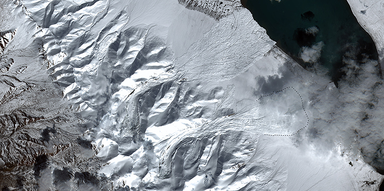 Vergrösserte Ansicht: Zwei benachbarte Gletscher in Tibet brachen in sich zusammen und lösten gigantische Eislawinen aus.