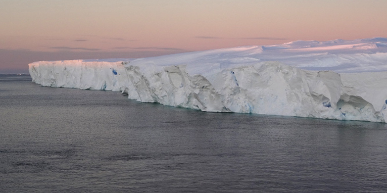 Vergrösserte Ansicht: Eisberg in der Antarktis