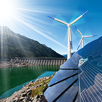 Wasserkraftwerk, Windturbine und Solarpanels