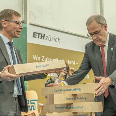 Bundespräsident Guy Parmelin und ETH-Präsident Joël Mesot 