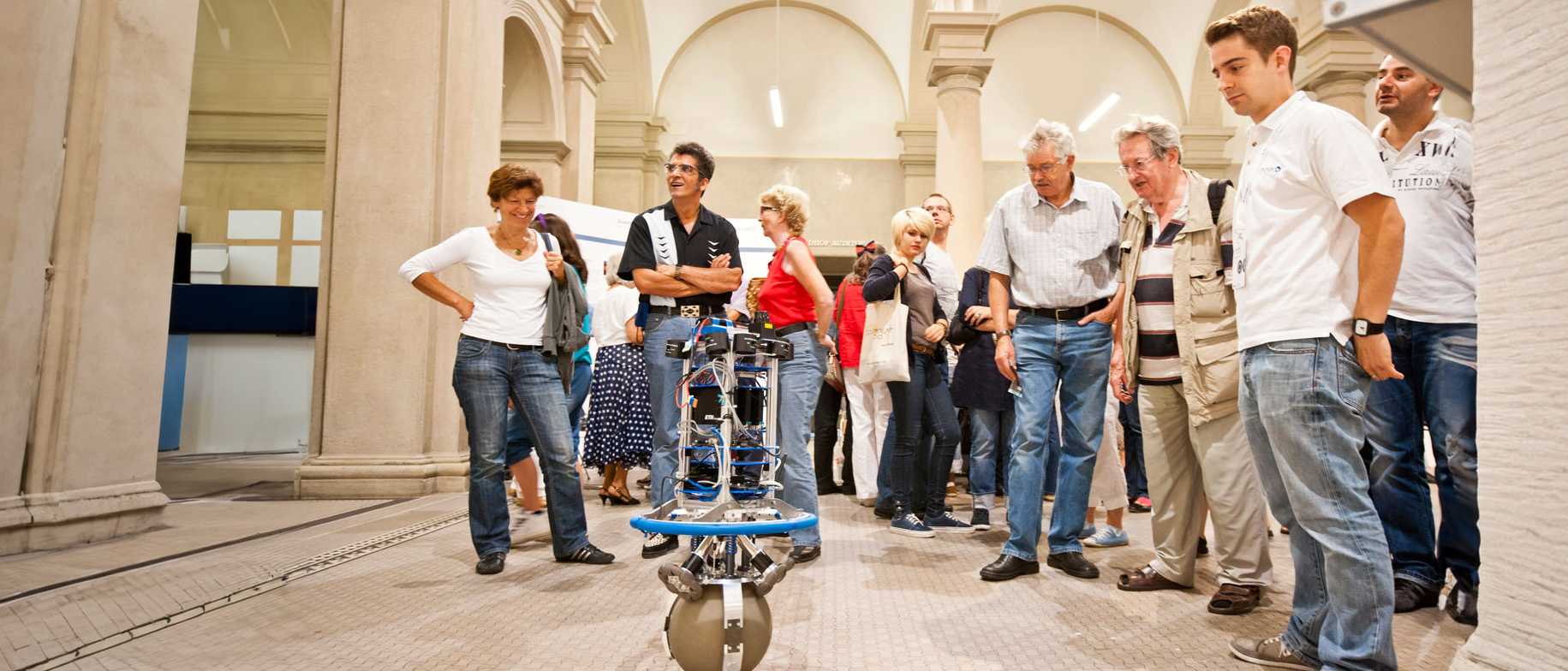 Visitors to an event in the building hall of the ETH Centre
