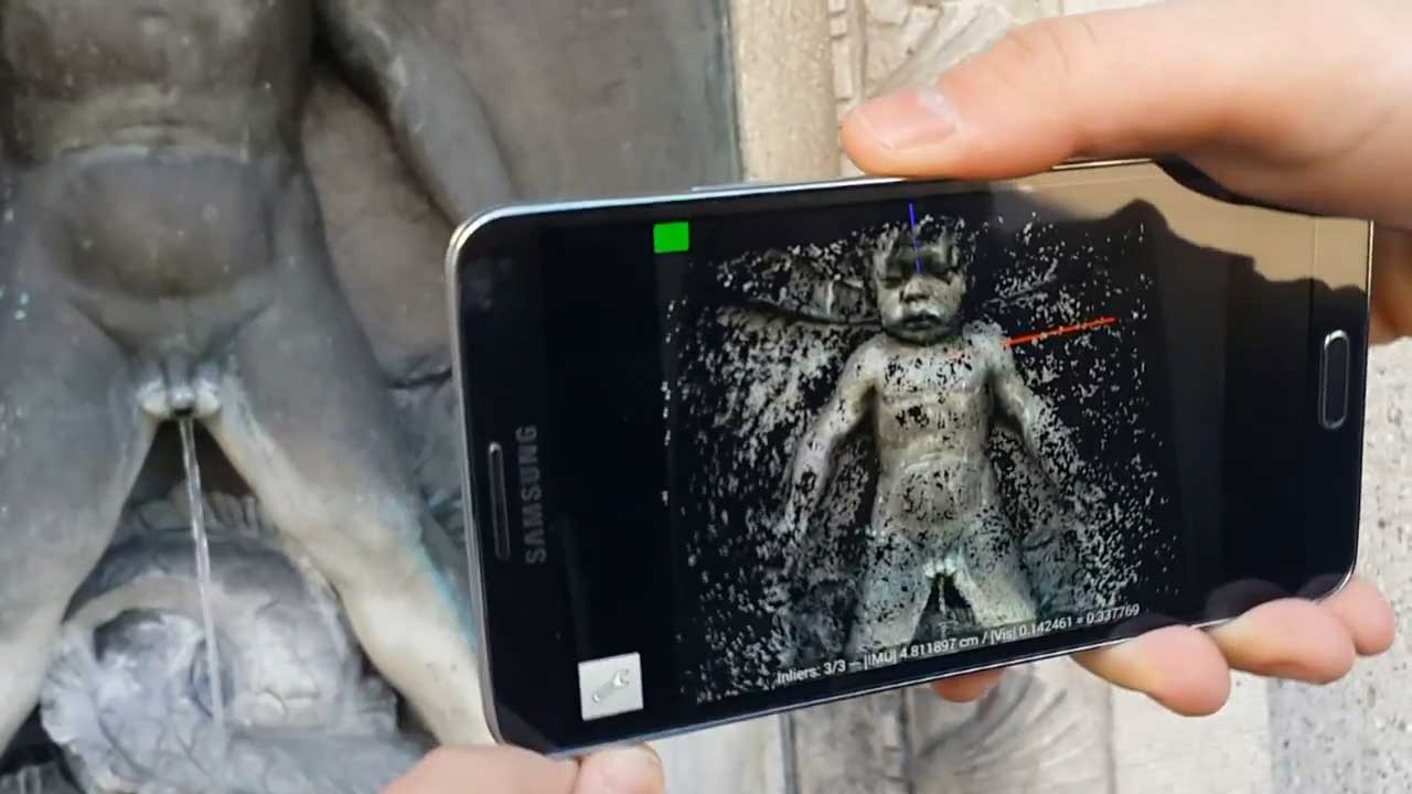 Enlarged view: Smartphone with 3D scanner