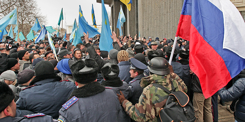 Enlarged view: Demonstration in Simferopol