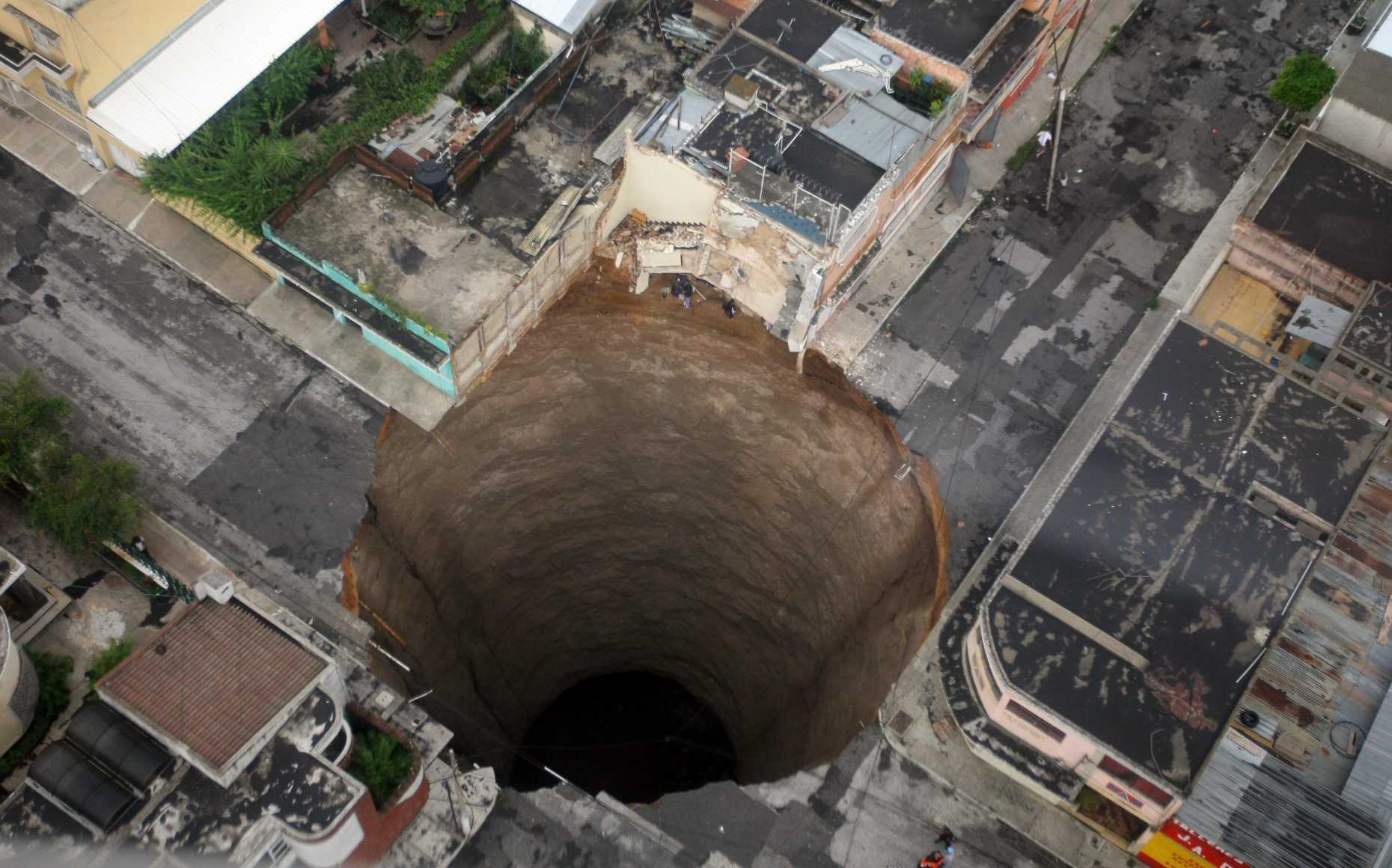 Enlarged view: Sinkhole in downtown Guatemala City 