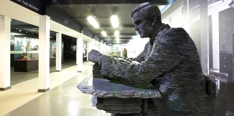 Enlarged view: Turing statue at Bletchley Park: Alan Turing was one of the most exceptional scientists of the 20th century. (Photo: Shaun Armstrong/mubsta)