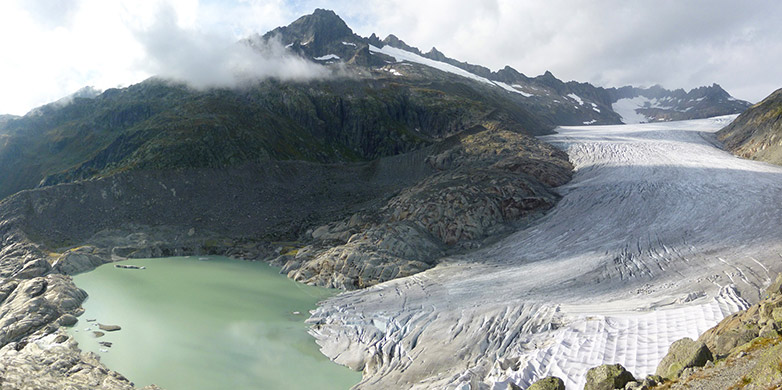 Enlarged view: Der Rhone-Gletscher mit natürlichem Schmelzwasser-See.
