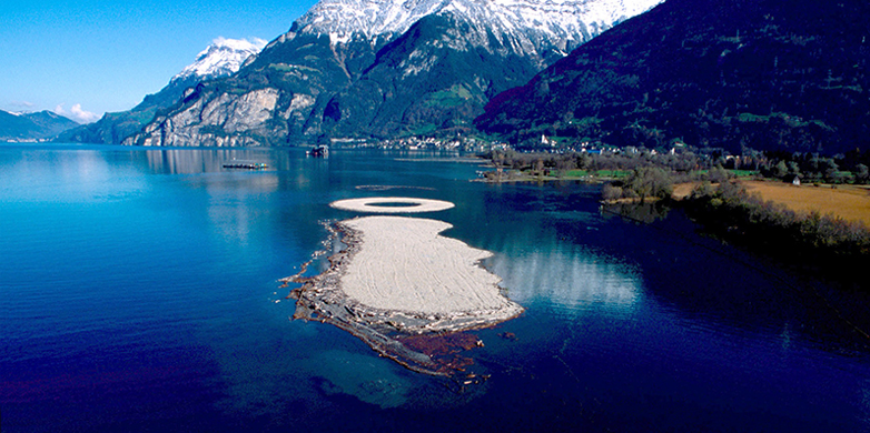 Enlarged view: The artificial islands in the Reuss delta on Lake Lucerne.