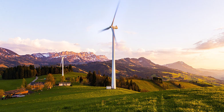 Wind farm in the prealps of Switzerland: If wind power is only planned according to national strategies, instead of weather-based all-European considerations, fluctuations in production are undesirably intensified. (Lukasbieri / pixabay.com)