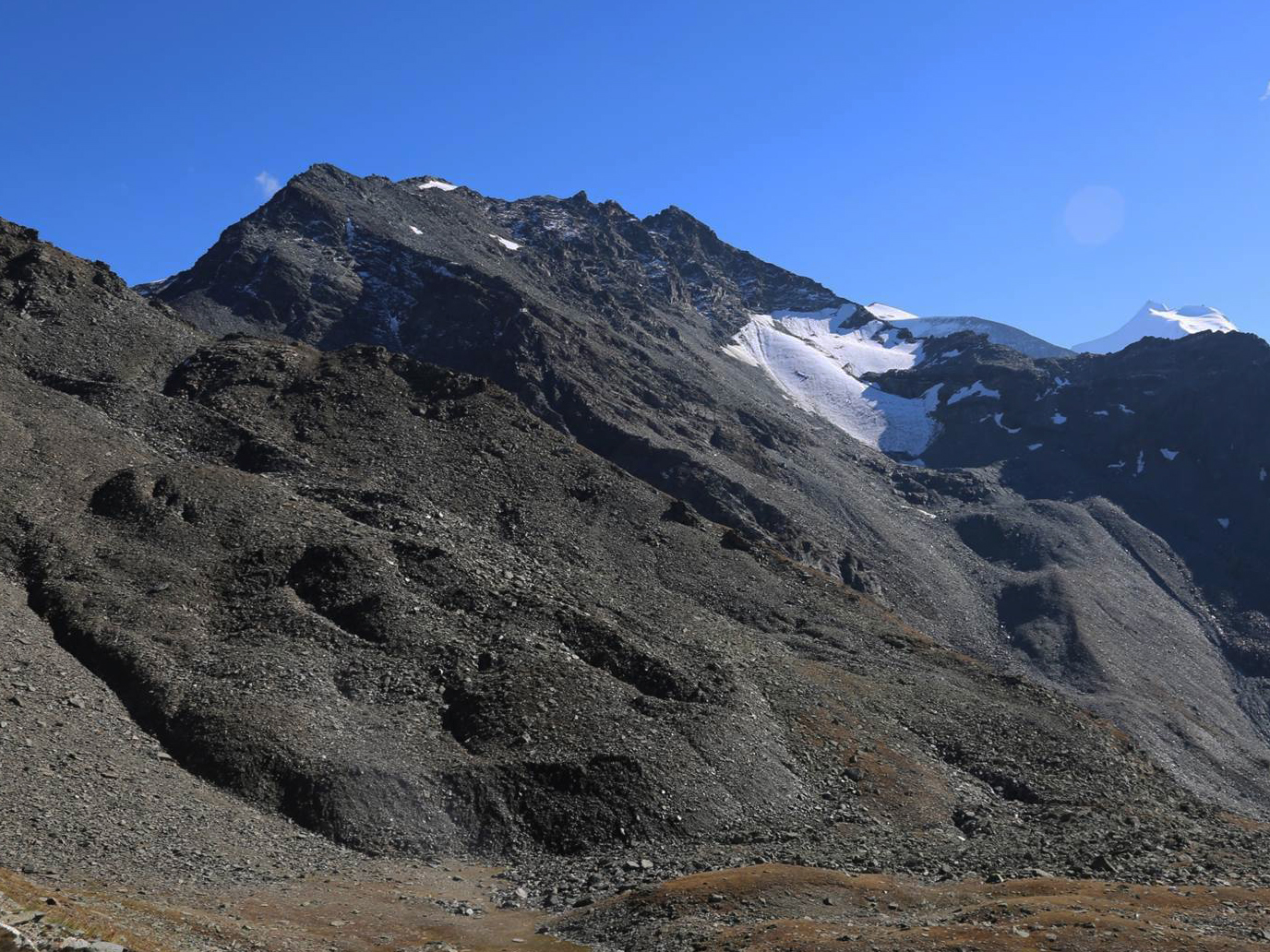 Enlarged view: The surface of the rock glacier pictured on the left in the canton of Valais is changing rapidly as it moves downhill at a steadily increasing pace.