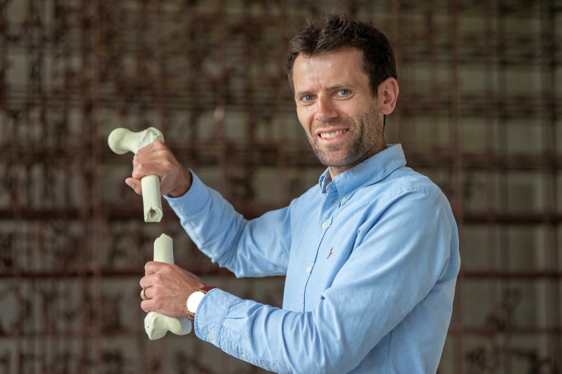 Wants to heal bone fractures with anatomically fitting plates: Pioneer Fellow Thomas Zumbrunn. (Photograph : Peter Rüegg / ETH Zürich)