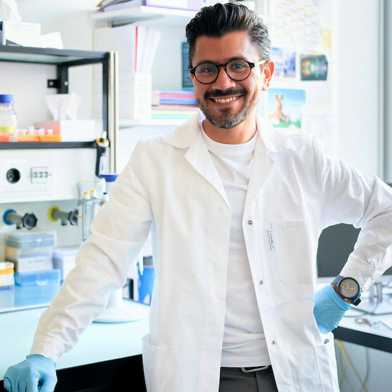 Rodrigo Arzate-Mejia at the laboratory