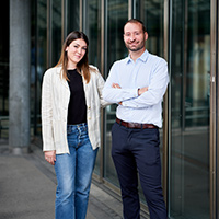 Nanoflex founder and ETH alumnus Christophe Chautems together with Silvia Viviani, a robotics engineer at the ETH spin-off.
