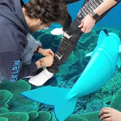 The MetaSuit team developed artificial muscles. In the SURF-eDNA project, students developed a diving robot capable of collecting DNA samples. 