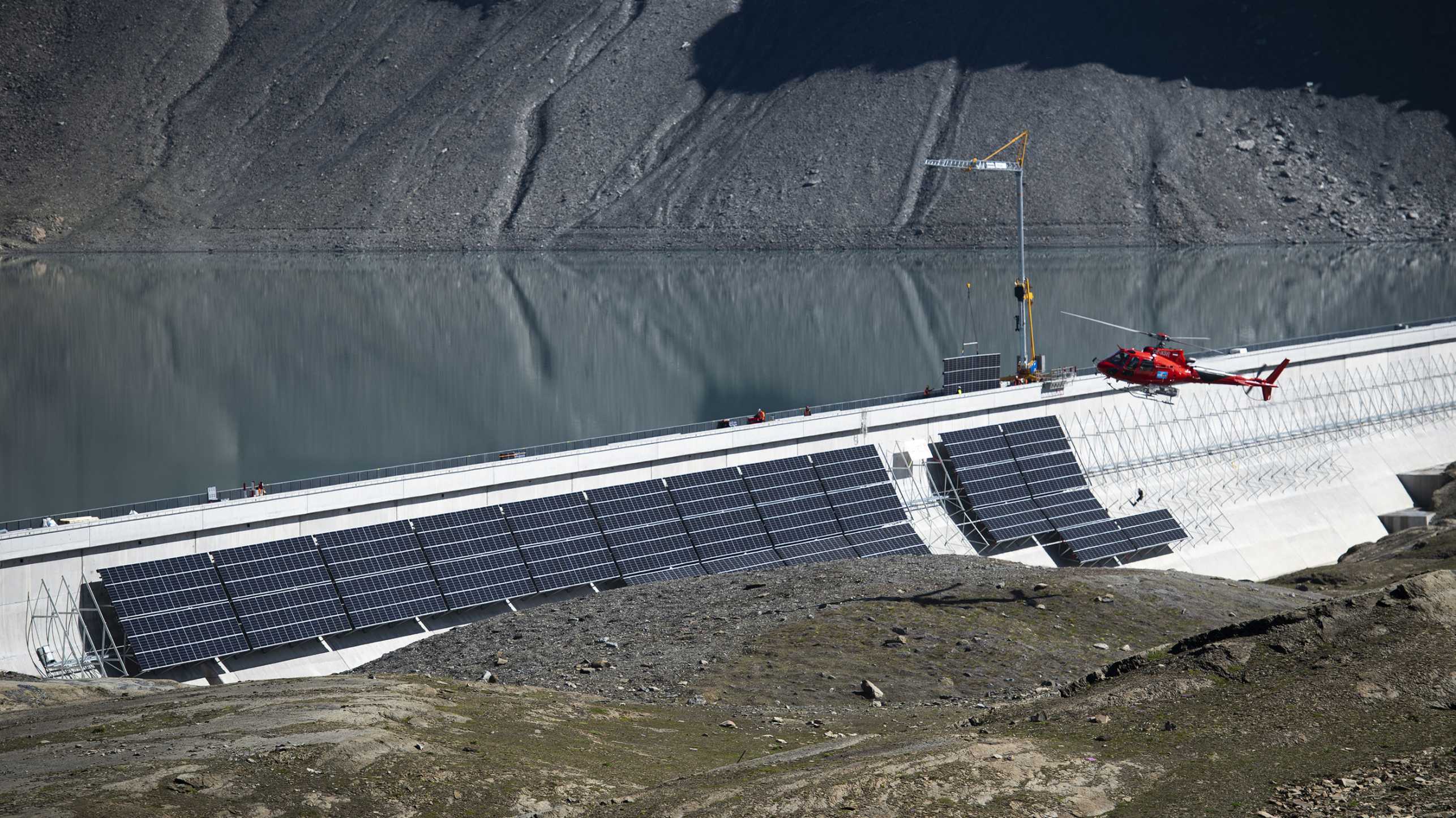 Muttsee dam in Linthal, solar panels are installed.