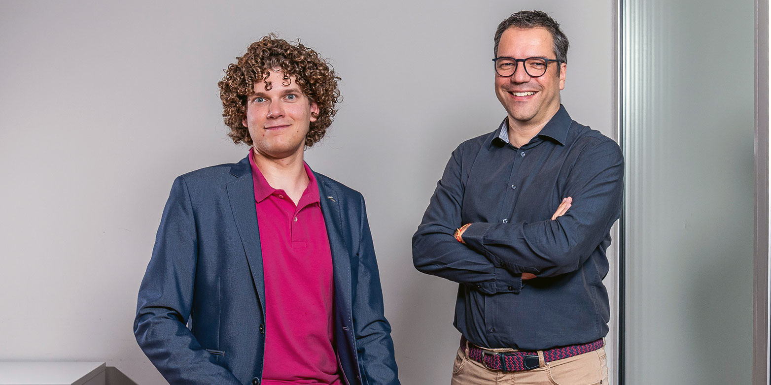 Michal Rawlik (left), first author of the publication, and Marco Stampanoni hope to be able to decisively improve breast cancer diagnostics with the new method.