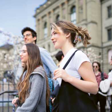Several students next to the ETH main building