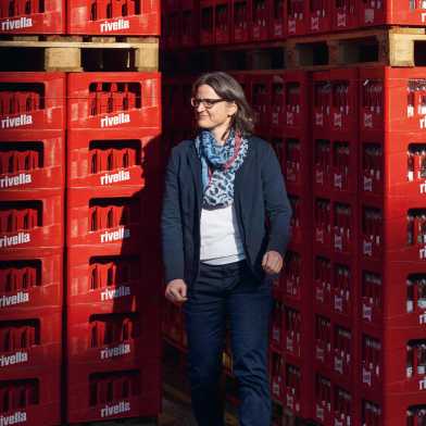 Picture of Martina Pfeiffer in front of Rivella boxes