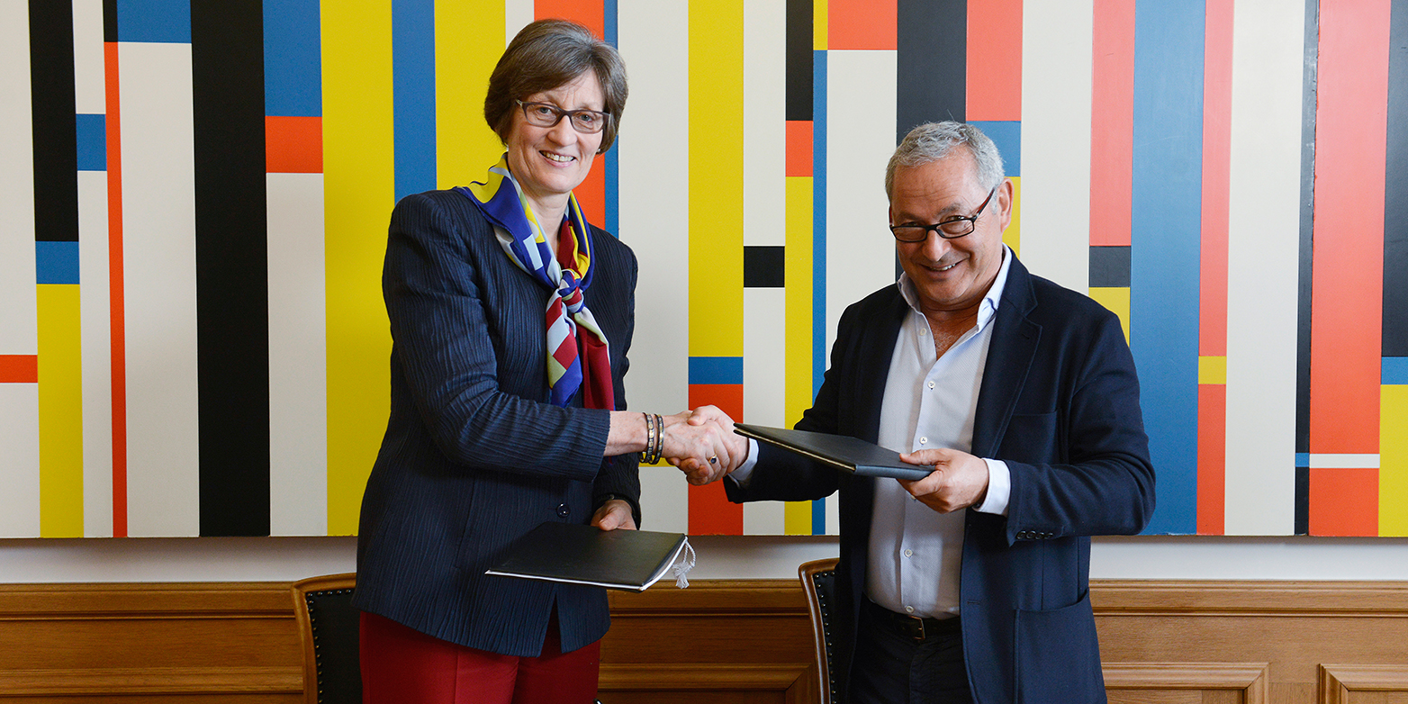 Rector Prof. Sarah Springman and entrepreneur Samih Sawiris during the signing ceremony of the new contract.