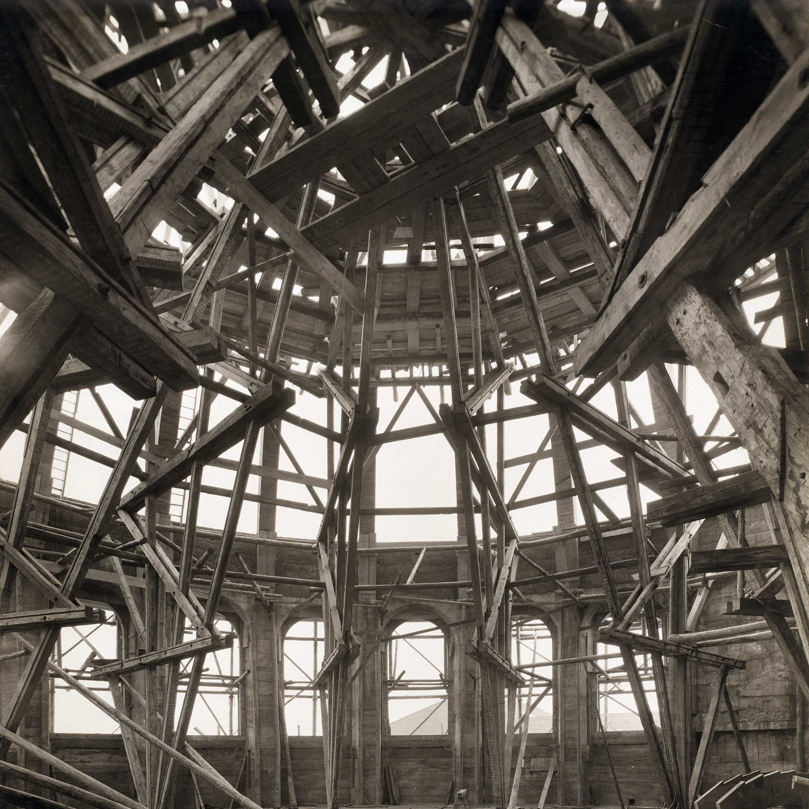The building of the ETH dome in 1919/20 was both a reflection of the past and an indication of growing self-confidence.