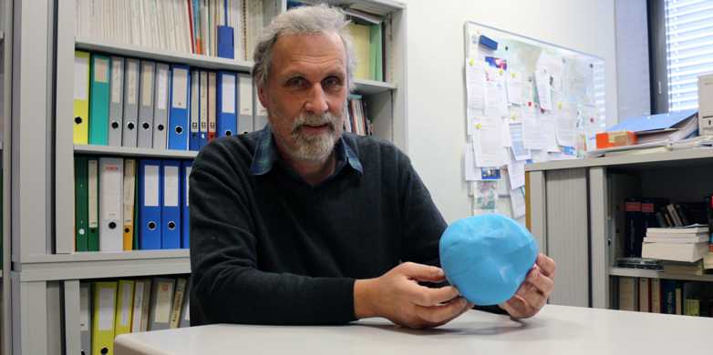 Enlarged view: A passion for predictions: Alain Geiger. (Photo: ETH Zürich/Rebecca Wyss)