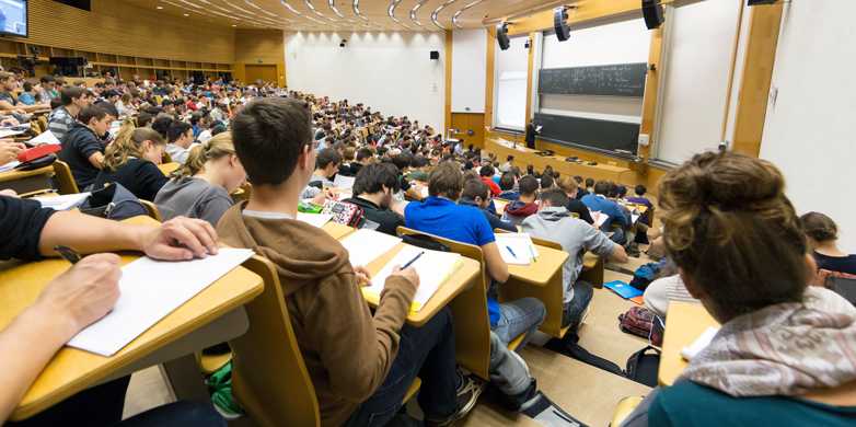 As of autumn 2016, refugees will be able to attend lectures and experience student life at ETH for a semester. (Photo: ETH Zurich / Alessandro Della Bella)