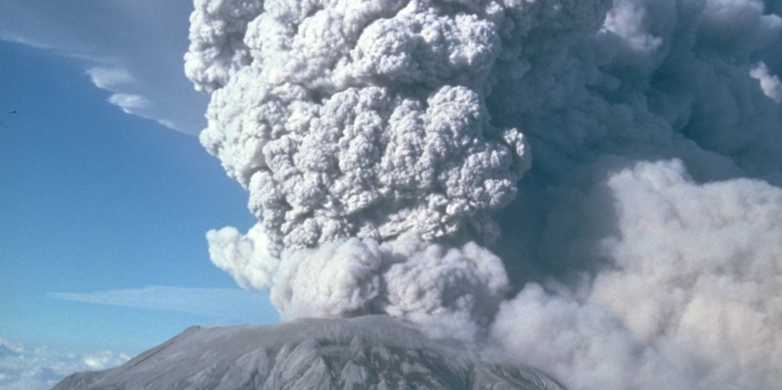 How can a volcanic eruption in Indonesia lead to cooling of the climate in Switzerland? (Photo: USGS)