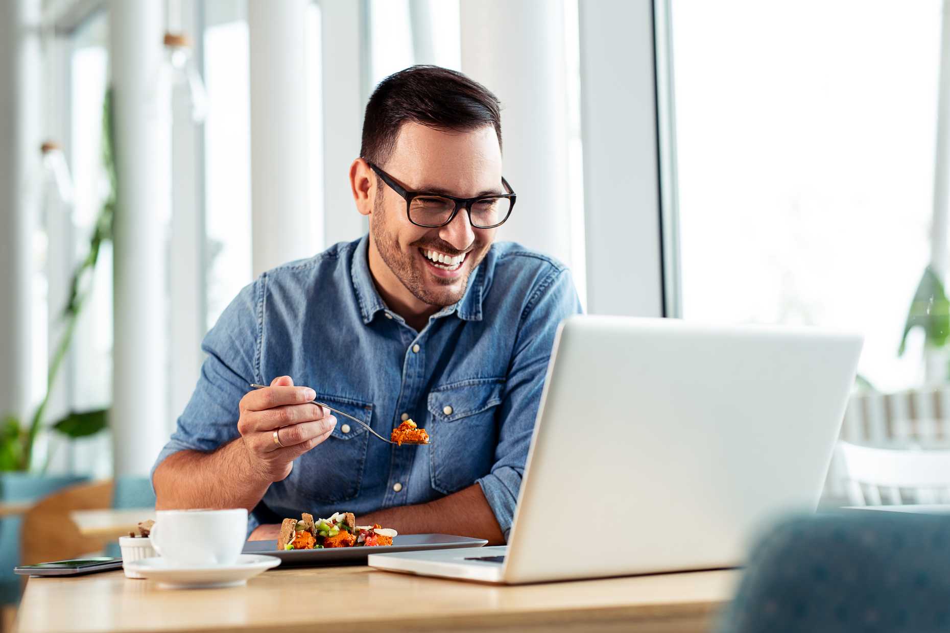 Man with laptop and lunch