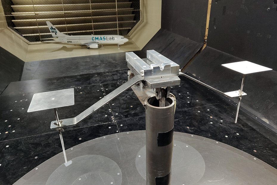 Enlarged view: Bracket in the wind tunnel