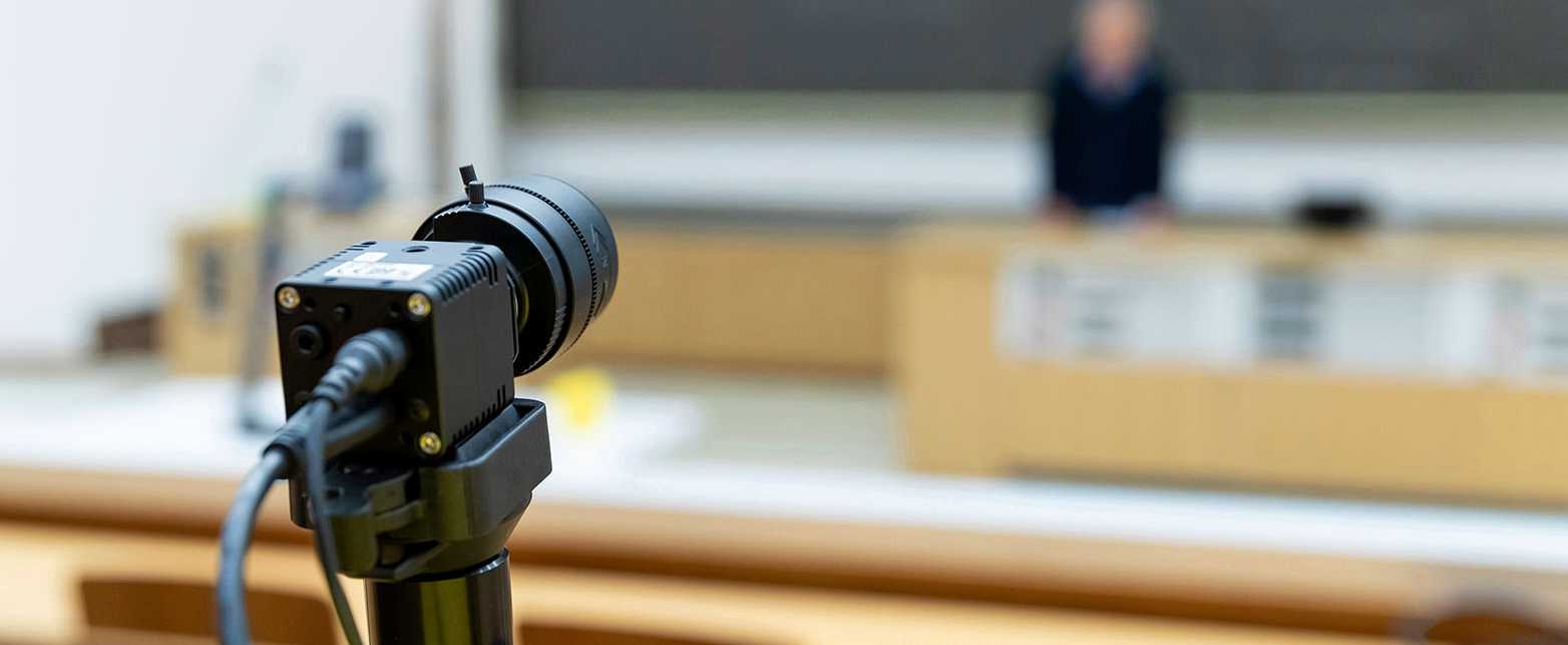 Enlarged view: Teaching through the camera (Photograph: ETH Zürich / Alessandro Della Bella)